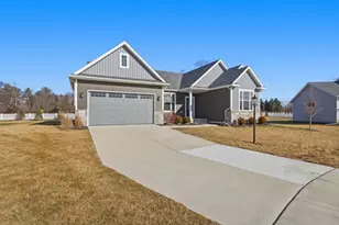 N55W20134 Magnolia Ln, Menomonee Falls, WI 53051 - Photo 2