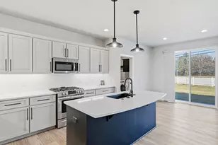 N55W20134 Magnolia Ln, Menomonee Falls, WI 53051 - Photo 8