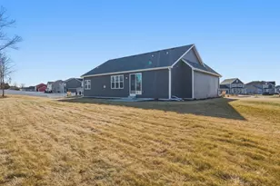 N55W20134 Magnolia Ln, Menomonee Falls, WI 53051 - Photo 28