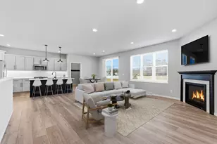 N55W20134 Magnolia Ln, Menomonee Falls, WI 53051 - Photo 6