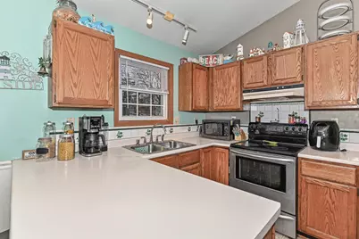 747 E Quail Run, Oak Creek, WI 53154 - Photo 10