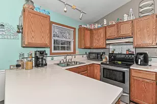 747 E Quail Run, Oak Creek, WI 53154 - Photo 10