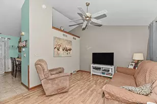 747 E Quail Run, Oak Creek, WI 53154 - Photo 4