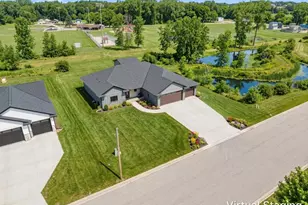 113 Parkview Dr, Whitelaw, WI 54247 - Photo 2