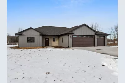 113  Parkview Dr, Whitelaw, WI 54247 - Photo 1