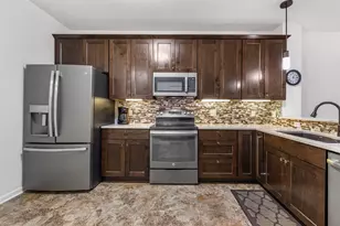 N17W26475 Meadowgrass Circle, Pewaukee, WI 53072 - Photo 6