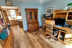 7808 W Plainsview Dr, Franklin, WI 53132 - Photo 8