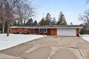 2124 S 23rd St, Manitowoc, WI 54220 - Photo 2