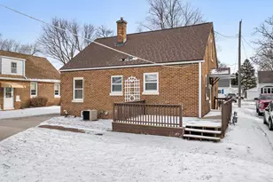 1128 N 17th St, Manitowoc, WI 54220 - Photo 6