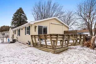 1604 Holly Dr, Manitowoc, WI 54220 - Photo 4