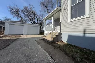 930 Marquette St, Racine, WI 53404 - Photo 12