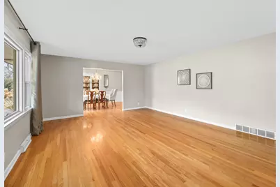 5023  Valley Trl, Racine, WI 53402 - Photo 6
