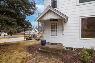 403 W Capitol Dr, Hartland, WI 53029 - Photo 2