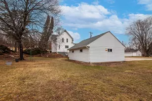 403 W Capitol Dr, Hartland, WI 53029 - Photo 38