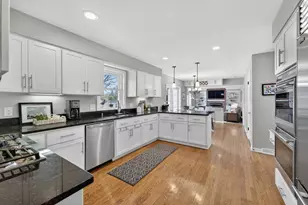 12714 N Meadow Circle, Mequon, WI 53092 - Photo 4