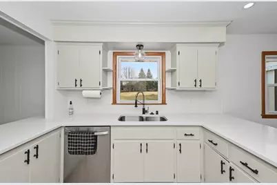 2101 N Emmertsen Rd, Racine, WI 53406 - Photo 14