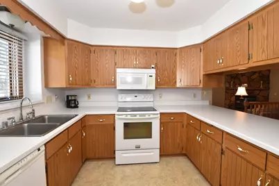 1040  Lansdowne Ct, Brookfield, WI 53045 - Photo 18