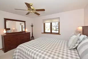 1040 Lansdowne Ct, Brookfield, WI 53045 - Photo 22