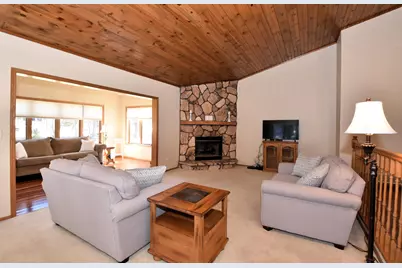 1040  Lansdowne Ct, Brookfield, WI 53045 - Photo 2