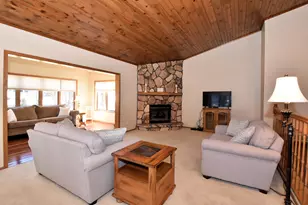 1040 Lansdowne Ct, Brookfield, WI 53045 - Photo 2