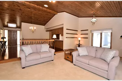 1040  Lansdowne Ct, Brookfield, WI 53045 - Photo 4