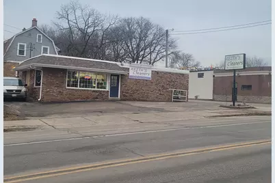 7027 W North Ave, Wauwatosa, WI 53213 - Photo 12