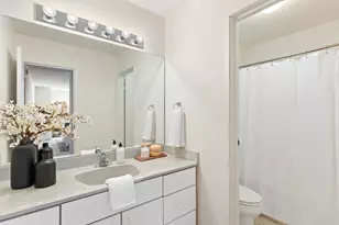 1660 N Prospect Ave, Milwaukee, WI 53202 - Photo 8