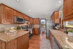 N105W14697 Lincoln Dr, Germantown, WI 53022 - Photo 12