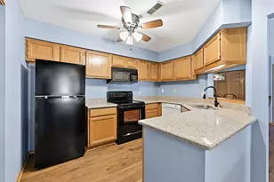 384 Park Hill Dr, Pewaukee, WI 53072 - Photo 12