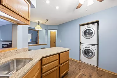 384  Park Hill Dr #E, Pewaukee, WI 53072 - Photo 14