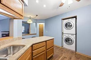 384 Park Hill Dr, Pewaukee, WI 53072 - Photo 14