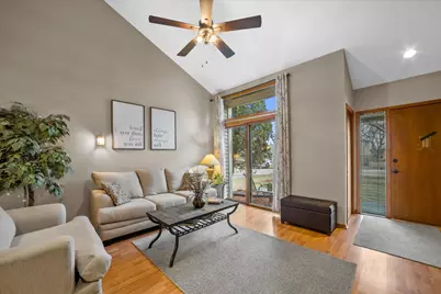 207  Parkview Ct, Pewaukee, WI 53072 - Photo 18