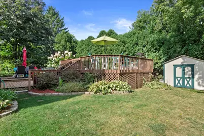 207  Parkview Ct, Pewaukee, WI 53072 - Photo 16
