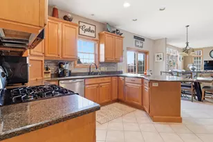 6817 Sandy Ln, Racine, WI 53185 - Photo 12
