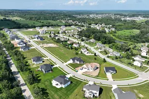 883 Medina Dr, Mukwonago, WI 53149 - Photo 1