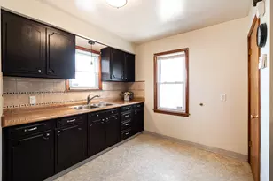 160 E Gauer Cir, Milwaukee, WI 53207 - Photo 12