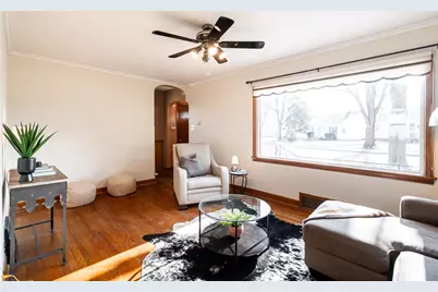 160 E Gauer Cir, Milwaukee, WI 53207 - Photo 4