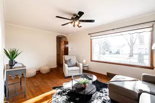 160 E Gauer Cir, Milwaukee, WI 53207 - Photo 4