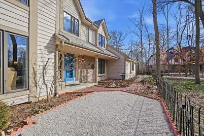 2100 S Cherrywood Ct, New Berlin, WI 53151 - Photo 32