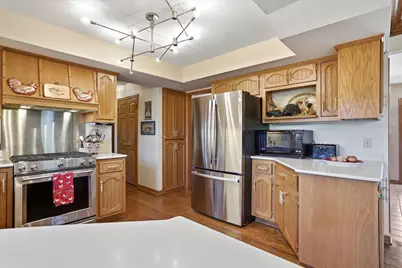 2100 S Cherrywood Ct, New Berlin, WI 53151 - Photo 12