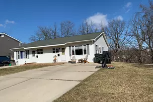 401 Spring St, Lake Geneva, WI 53147 - Photo 2