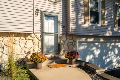 124 E Monroe Ave, Hartford, WI 53027 - Photo 4