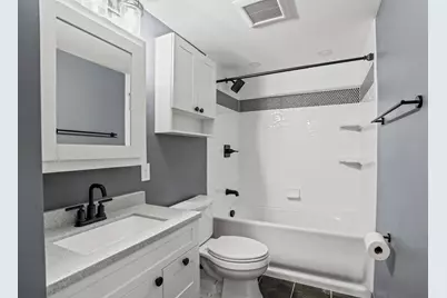 124 E Monroe Ave, Hartford, WI 53027 - Photo 18