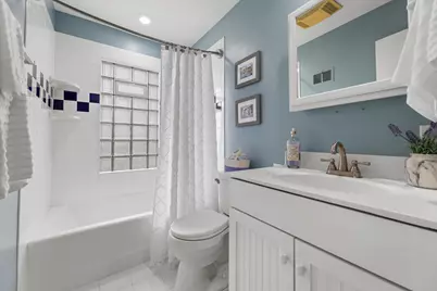 621 E Hampton Rd, Whitefish Bay, WI 53217 - Photo 20