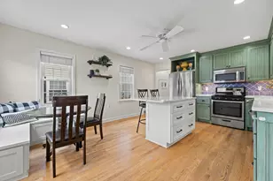 621 E Hampton Rd, Whitefish Bay, WI 53217 - Photo 4