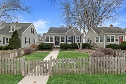 621 E Hampton Rd, Whitefish Bay, WI 53217 - Photo 2