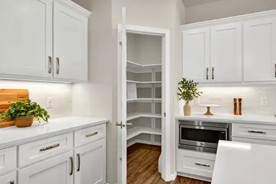 8020 W Preserve Pkwy, Mequon, WI 53097 - Photo 8