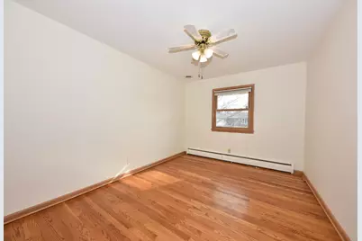 5600  Lakeview Dr, Greendale, WI 53129 - Photo 28