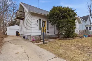 711 Whitewater Ave, Fort Atkinson, WI 53538 - Photo 2