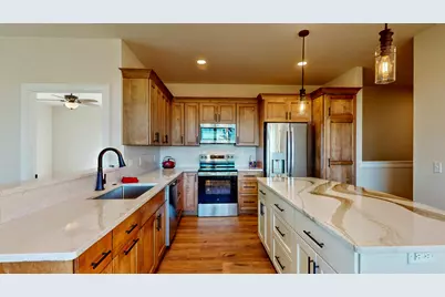 726 E Reinel St, Jefferson, WI 53549 - Photo 8